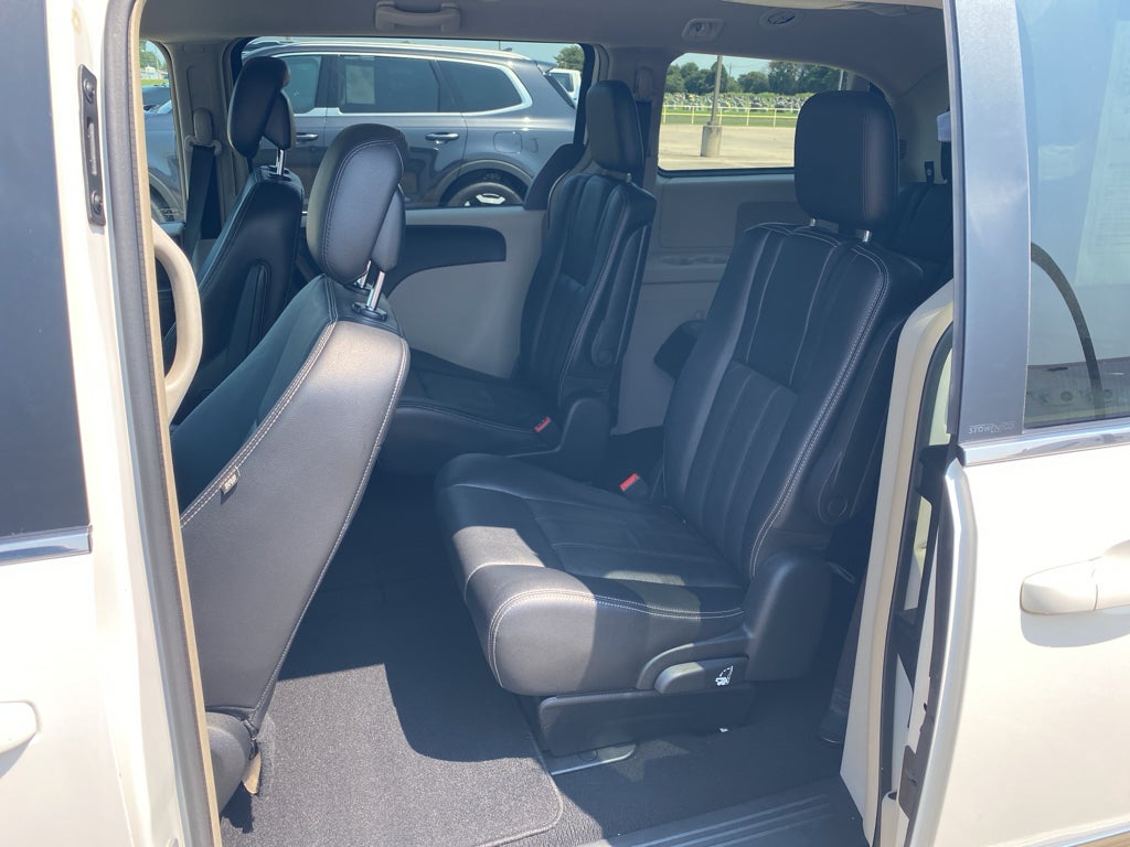 2012 Chrysler Town & Country Touring